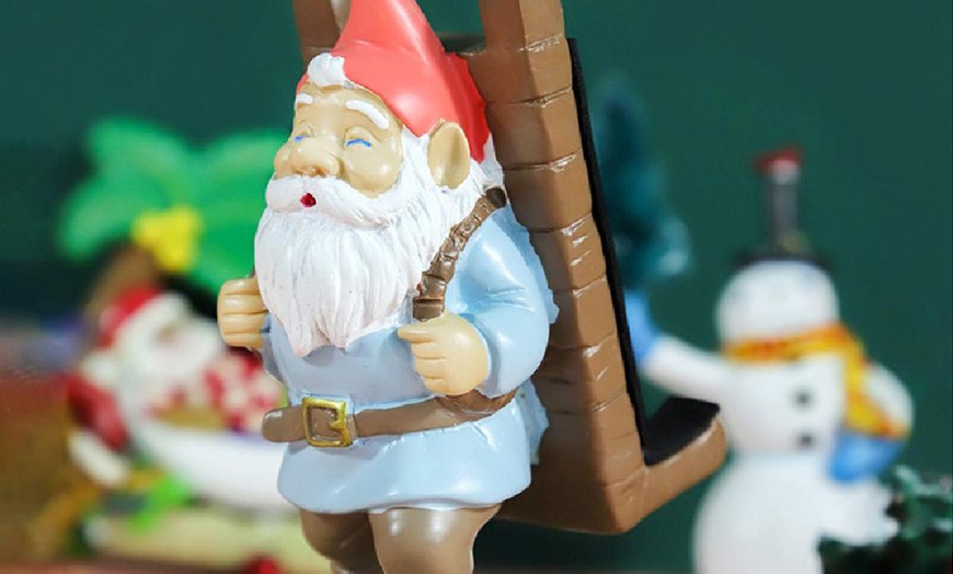 Image 3: Gnome Cell Phone Stand Decoration