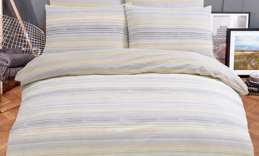 Image 8: Stripes Reversible Duvet Set