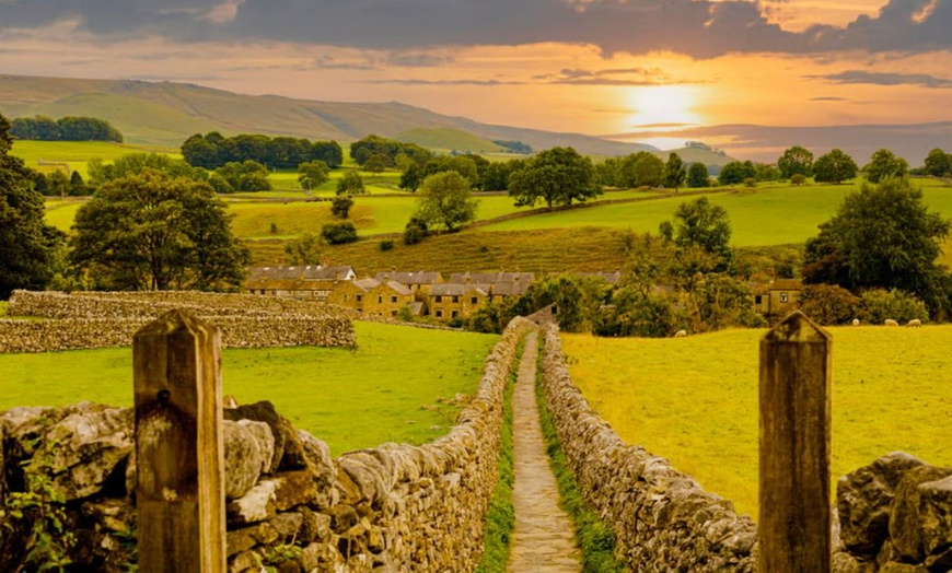 Image 1: 5* Yorkshire Dales Retreat: Overnight Stay for 2 with Breakfast