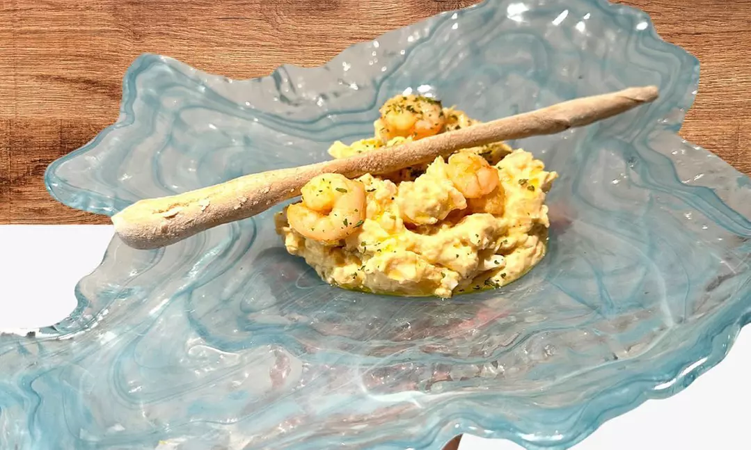 Menú picoteo para 2 o 4 personas con tablas y bebidas a elegir