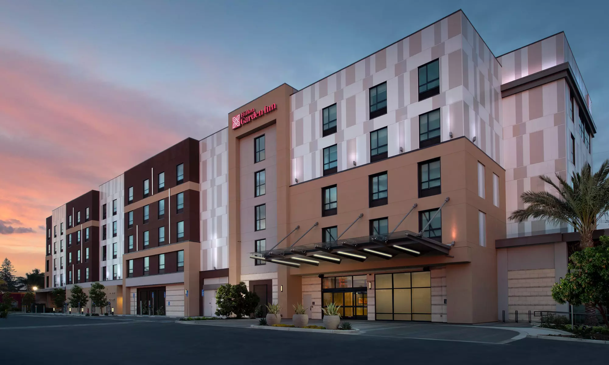 Enjoy a luxurious stay at Hilton Garden Inn San Jose Airport Hotel. Book now for a convenient getaway! - Primary Image