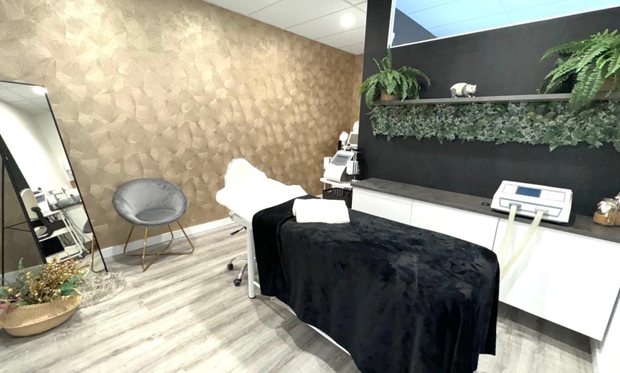 Image 9: Presoterapia y masaje drenante manual en paquetes flexibles