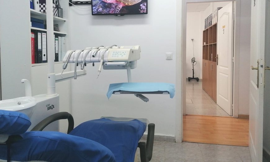 Image 3: Limpieza dental con opción a 1 o 2 blanqueamientos dentales