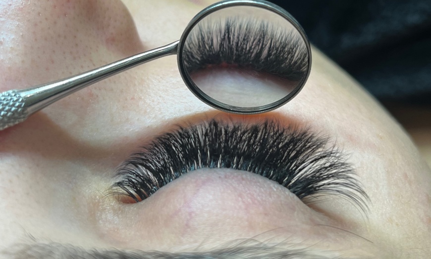 Image 2: Get a Fuller Look w/ Classic, Hybrid / Volume Full Set Lash Extensions