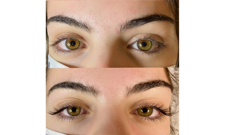 Image 3: Extensiones de pestañas con volumen a elegir en Entre Cejas y Pestañas