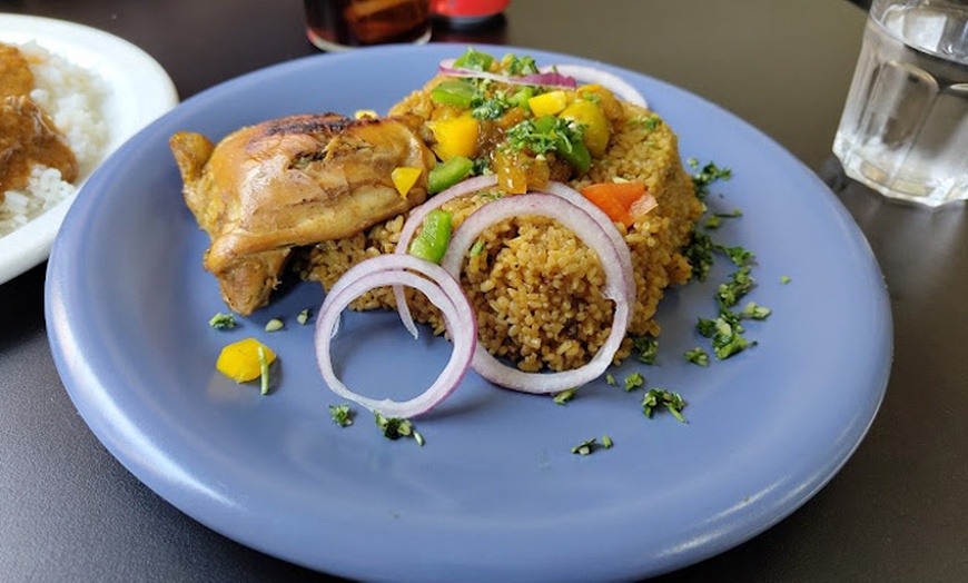 Image 1: Viaja a África con un menú tradicional africano con postre y bebida