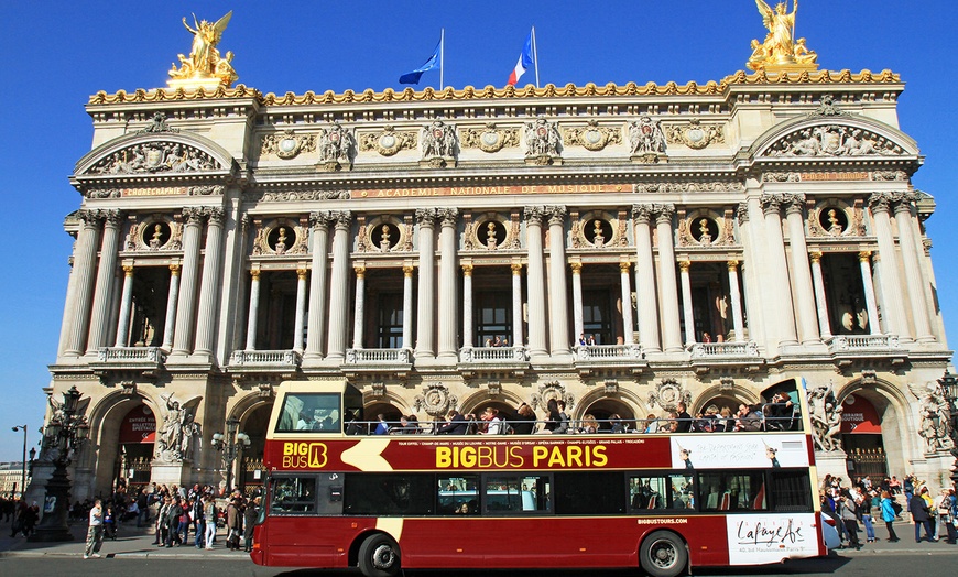 Image 2: Paris Bus Tour for 2 or 3 days of your choice