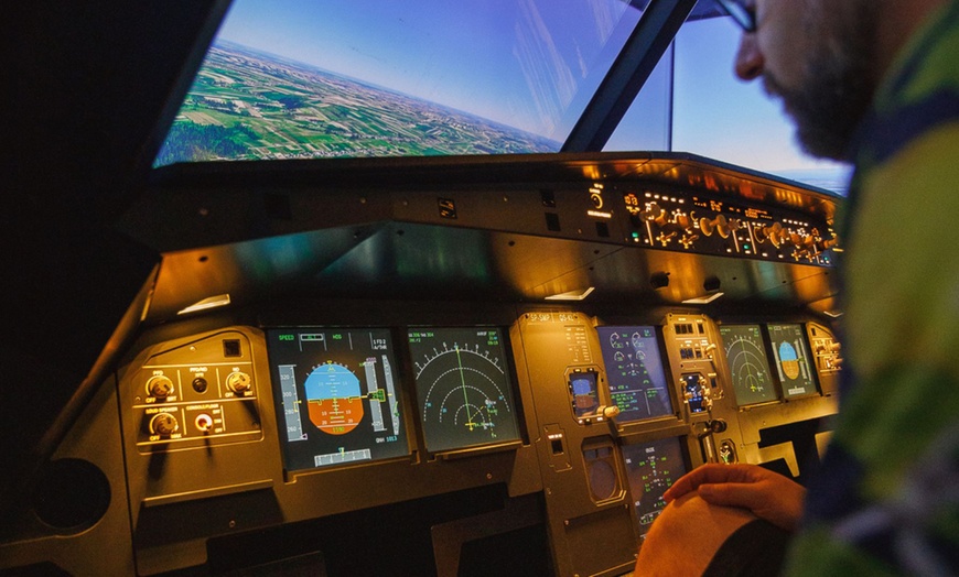 Image 5: Zostań pilotem i zasiądź za sterami symulatora: Boeing 737 i inne