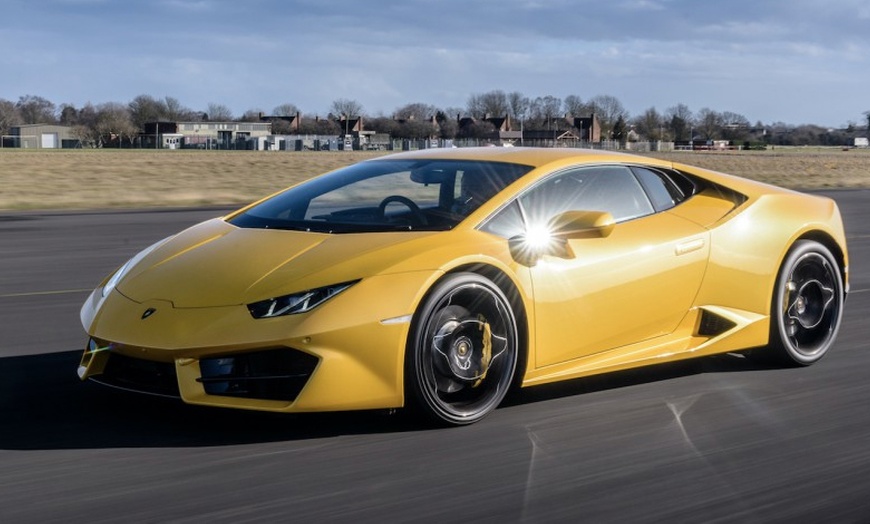 Image 4: Lamborghini Huracan Experience