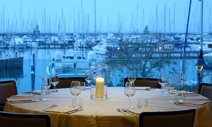 Menu Gourmet Vista Mare Con Ostriche E Crudi Di Pesce Bottiglia Di Vino Al Ristorante La Prua Sconto Fino A 65