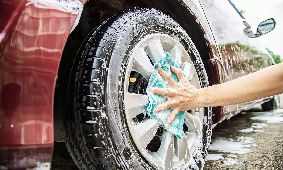 Jusqu'à 62% de remise sur Nettoyage extérieur chez Lavage à la main