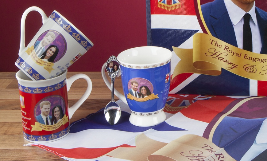 Image 2: Royal Wedding Mugs