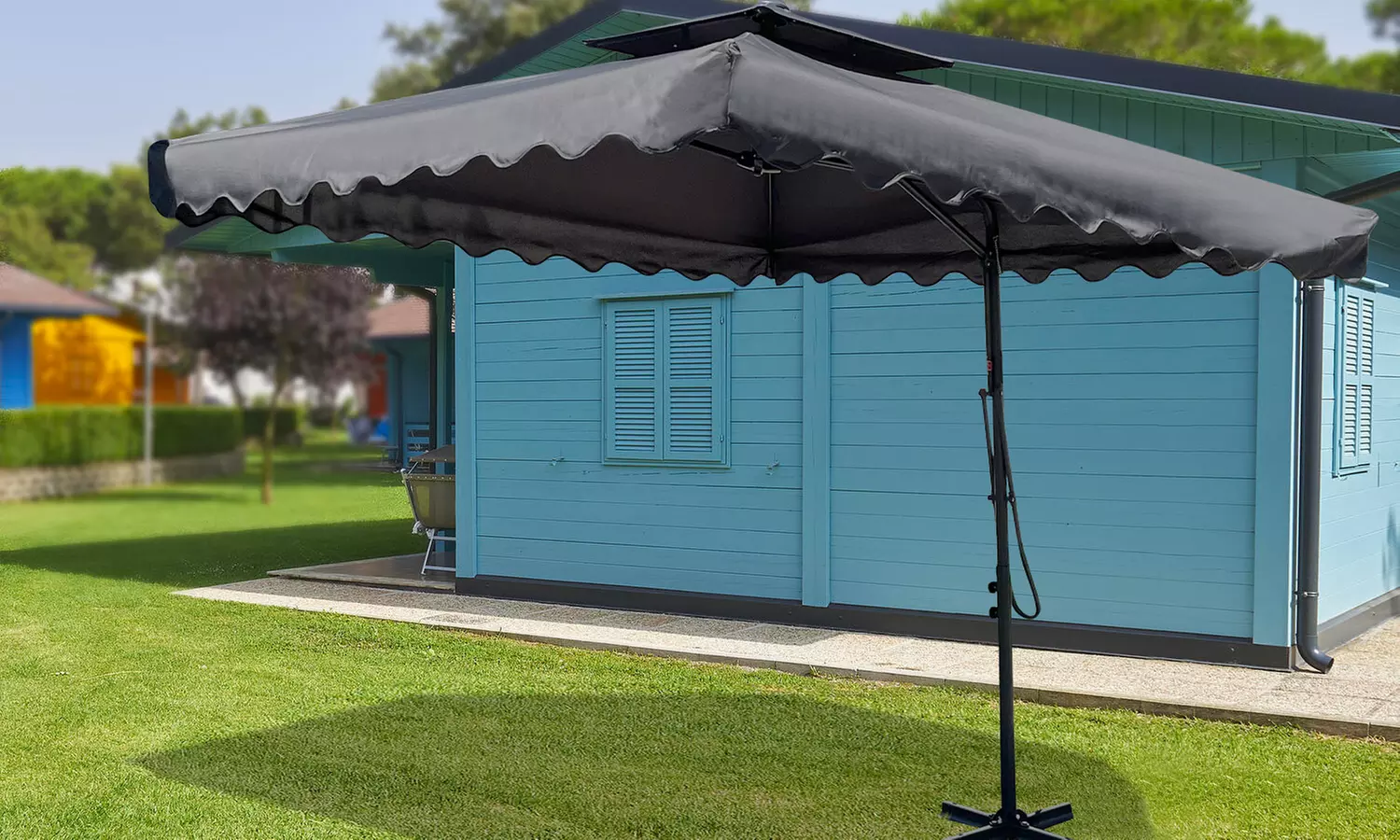 Ombrellone da giardino decentrato