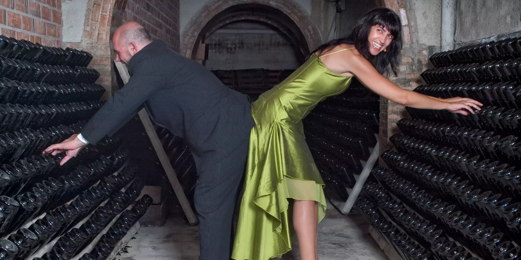 ¡Brindemos con cava! Visita guiada con cata de 4 cavas y maridaje