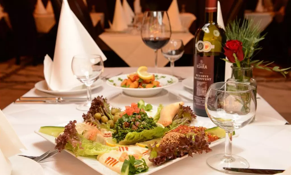 Libanesische Köstlichkeiten: Exklusives 3-Gänge-Menü für 2-4 Personen