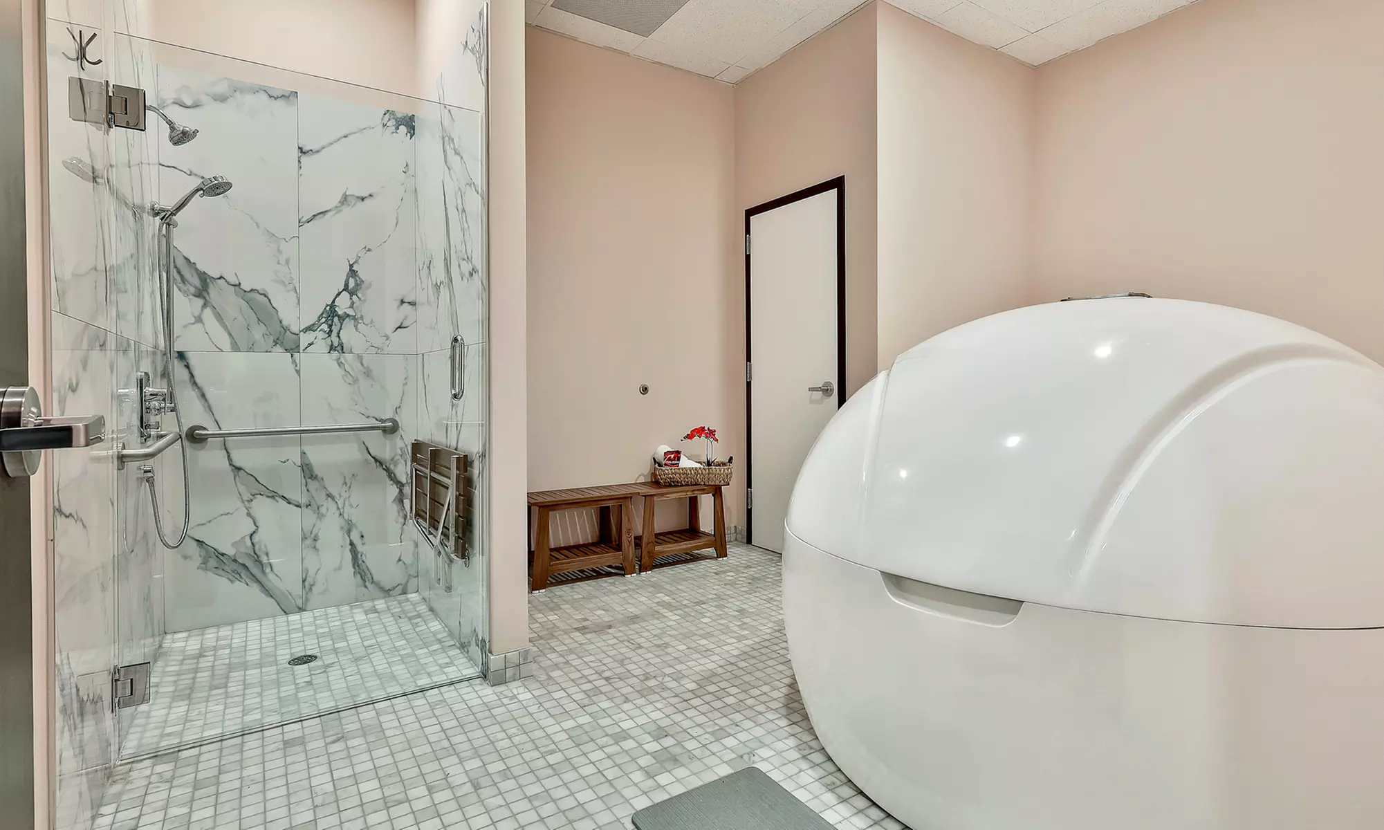 Unwind with a 60-Minute Float Therapy Experience 