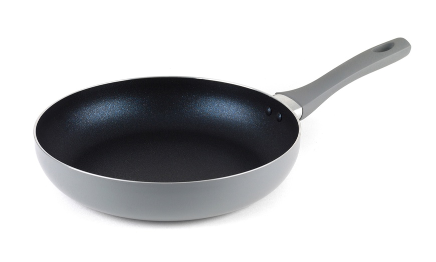 Image 3: Salter Frying Pan Set