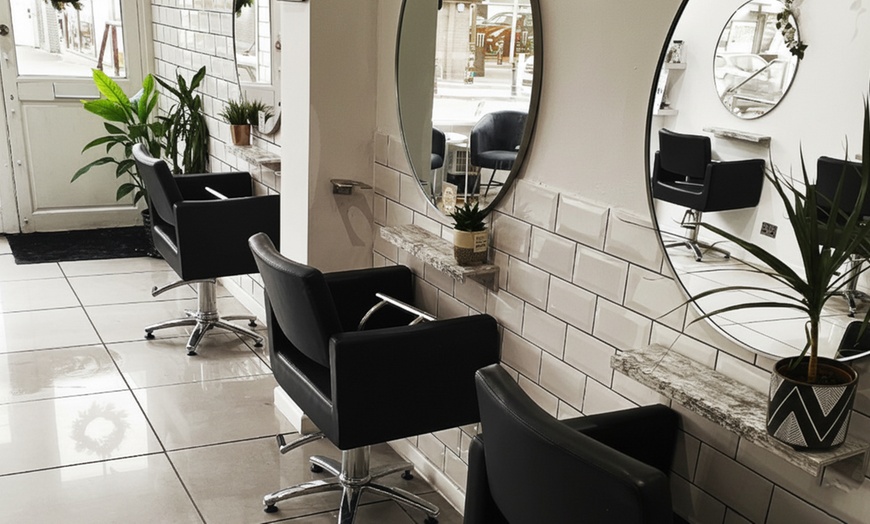 Image 2: Wash, Cut & Blowdry with Color or Highlights Options