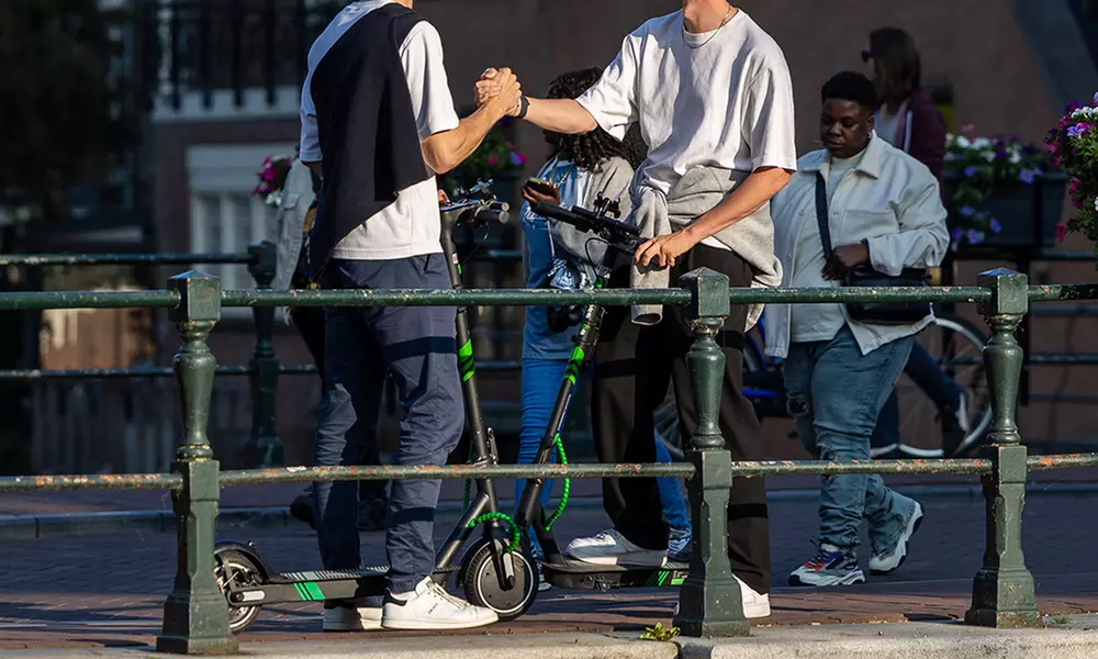 Amsterdam per elektrische step: 1 of 3 uur of een hele dag