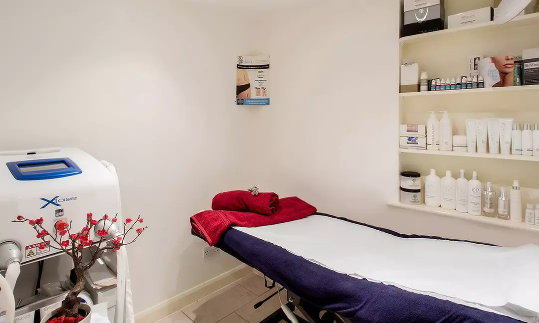 Up to 45% Off on Massage - Deep Tissue at London Ladies Hair And Beauty Clinic