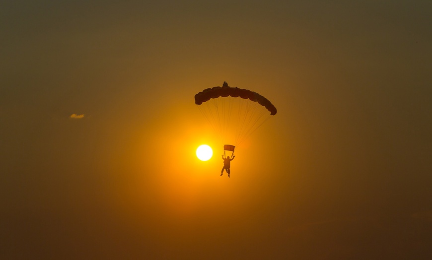 Image 6: Salto en paracaídas y caída libre desde 3000 m con iJump Gran Canaria