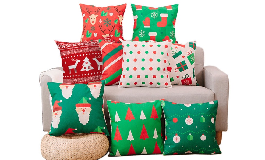 Image 1: Christmas-Themed Cushion Cover