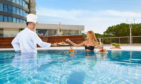 Portoroz: 1 o 2 notti in camera con balcone, colazione o mezza pensione per 2 al Wellness Hotel Apollo 4* Superior