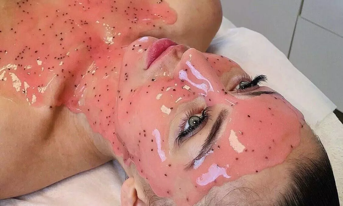 Soin de visage au choix, luminothérapie en option à Sabrine Beauté (jusqu'à 34% de réduction) - Primary Image