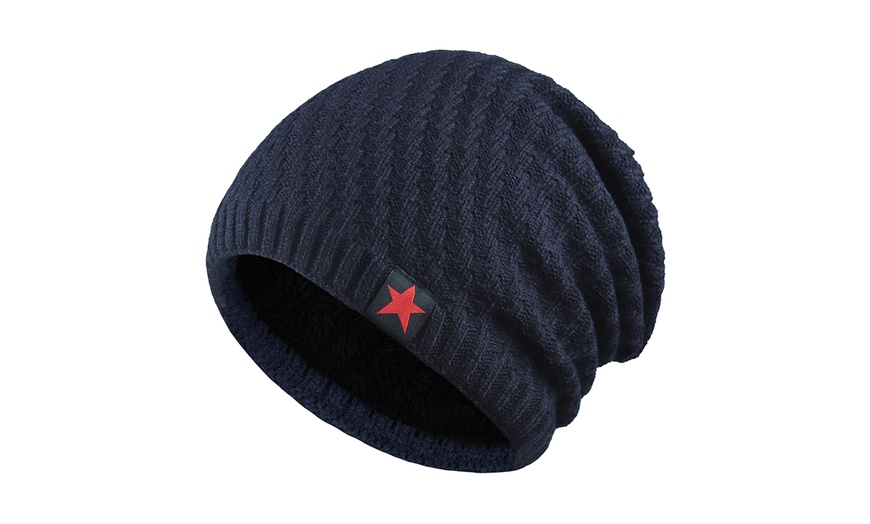 Image 5: Gorro invernal con diseño tejido y decoración de estrella