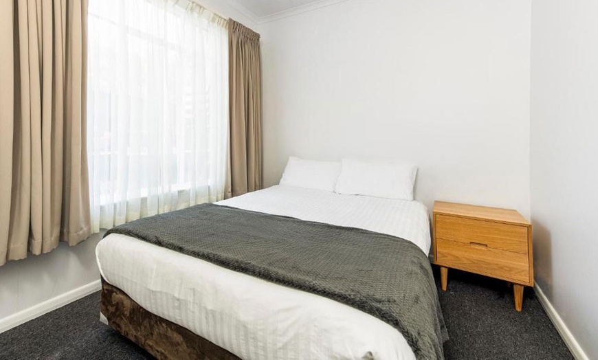 Image 4: Adelaide: Double or Family Room with Free Mini Bar and Late Check-out 