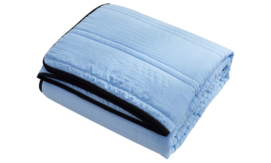 Image 11: Cooling Quilt Air Condition Lightweight Blanket