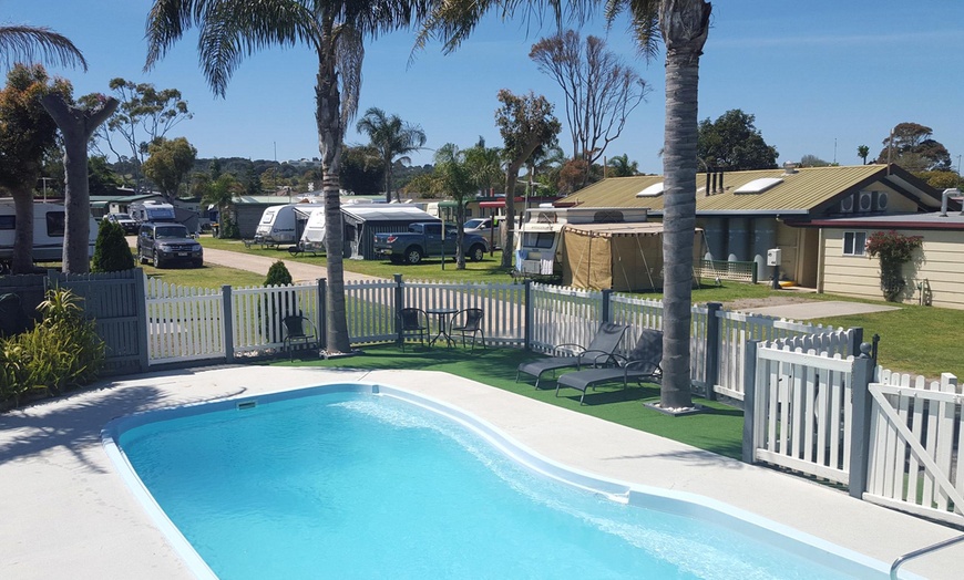 Image 8: Lakes Entrance: 2-Night Beach Holiday with Wine