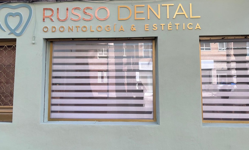 Image 4: 1 o 2 retenedores de ortodoncia transparentes con limpieza bucal 