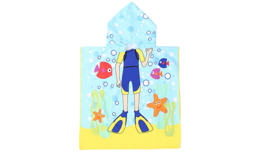 Image 17: Kids Novelty Hooded Swim Towel