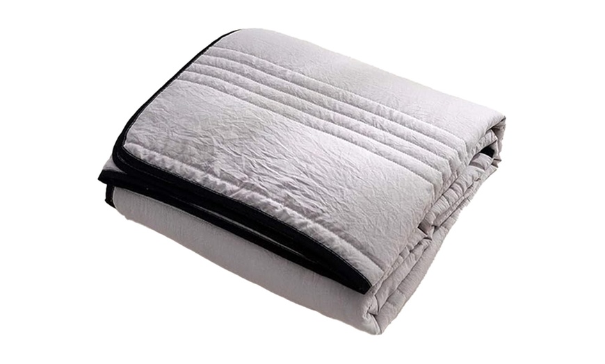 Image 13: Cooling Quilt Air Condition Lightweight Blanket