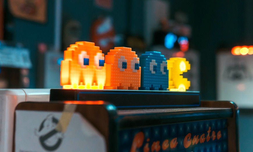 Image 7: Pase o descuento del 10 % para evento en sala de recreativos retro