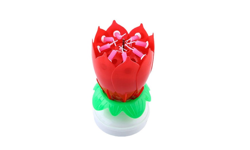 Image 10: Flower-Shaped Rotating Musical Birthday Candle