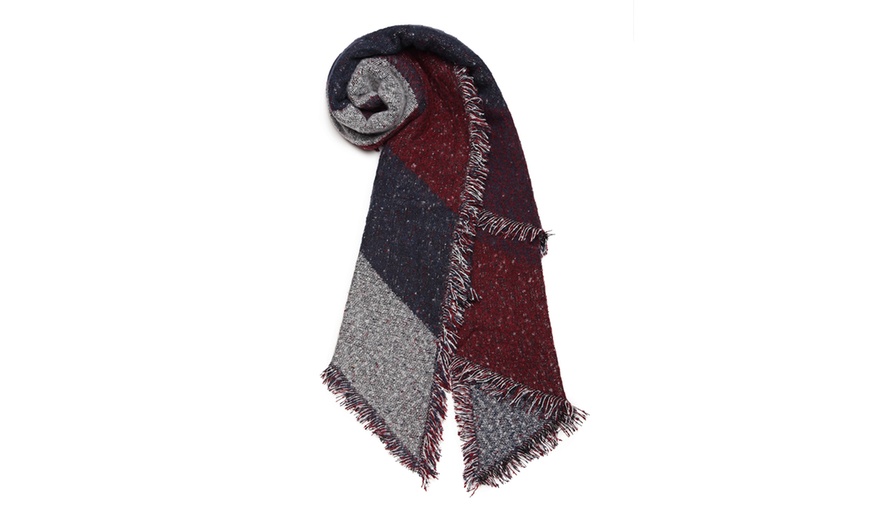 Image 15: Women's Extra Thick Knitted Plaid Scarf