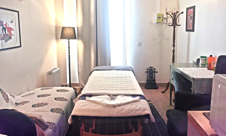 Image 1: Séance de massage californien d'1h ou 1h30 avec Douce'heure en soi