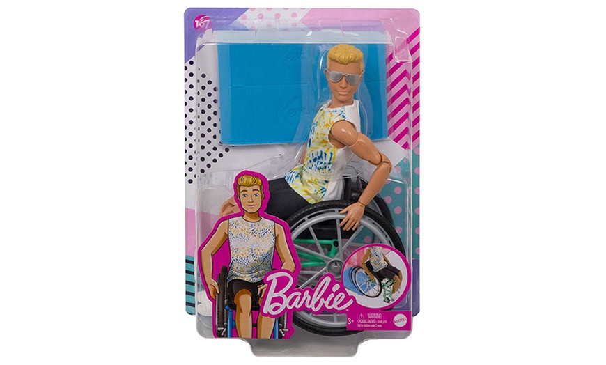 Image 6: Poupée Barbie Ken footballeur ou Ken en fauteuil roulant