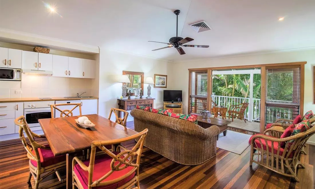 Sunshine Coast: Apartment Stay for Two or Four with Wine and Spa Noosa