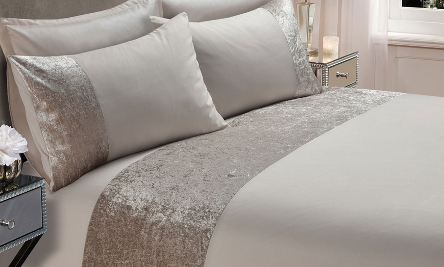 Image 3: Crushed Velvet Band Duvet Set