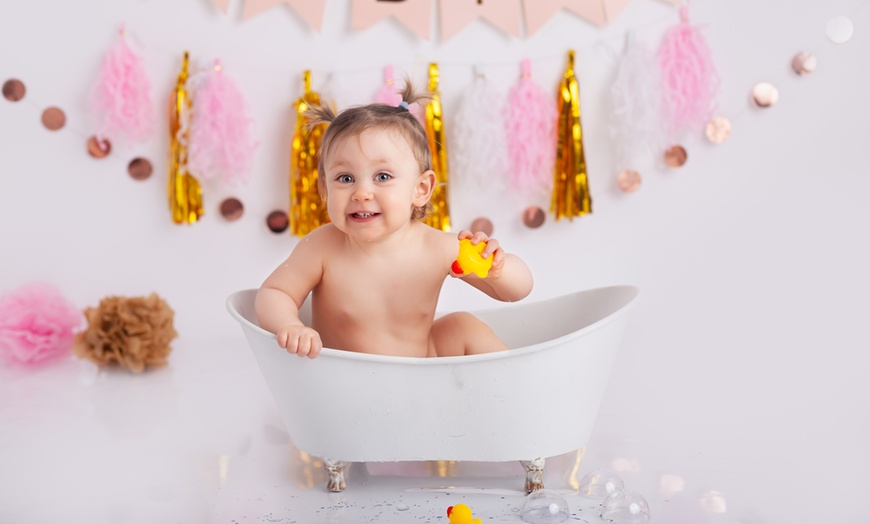 Image 7: Baby Photoshoot With Prints