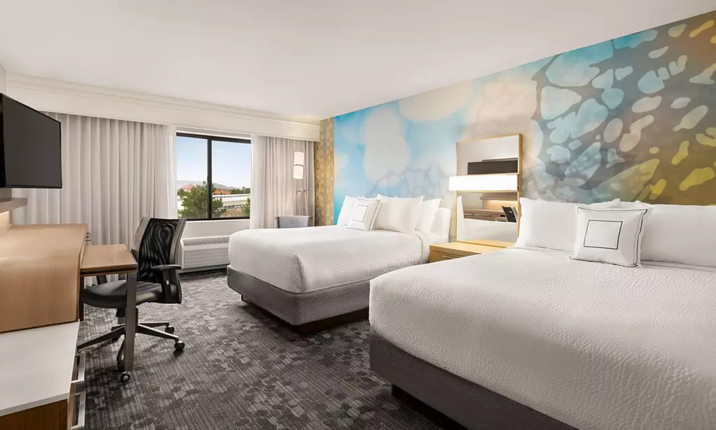 Palmdale Hotel near Waterpark & Trails