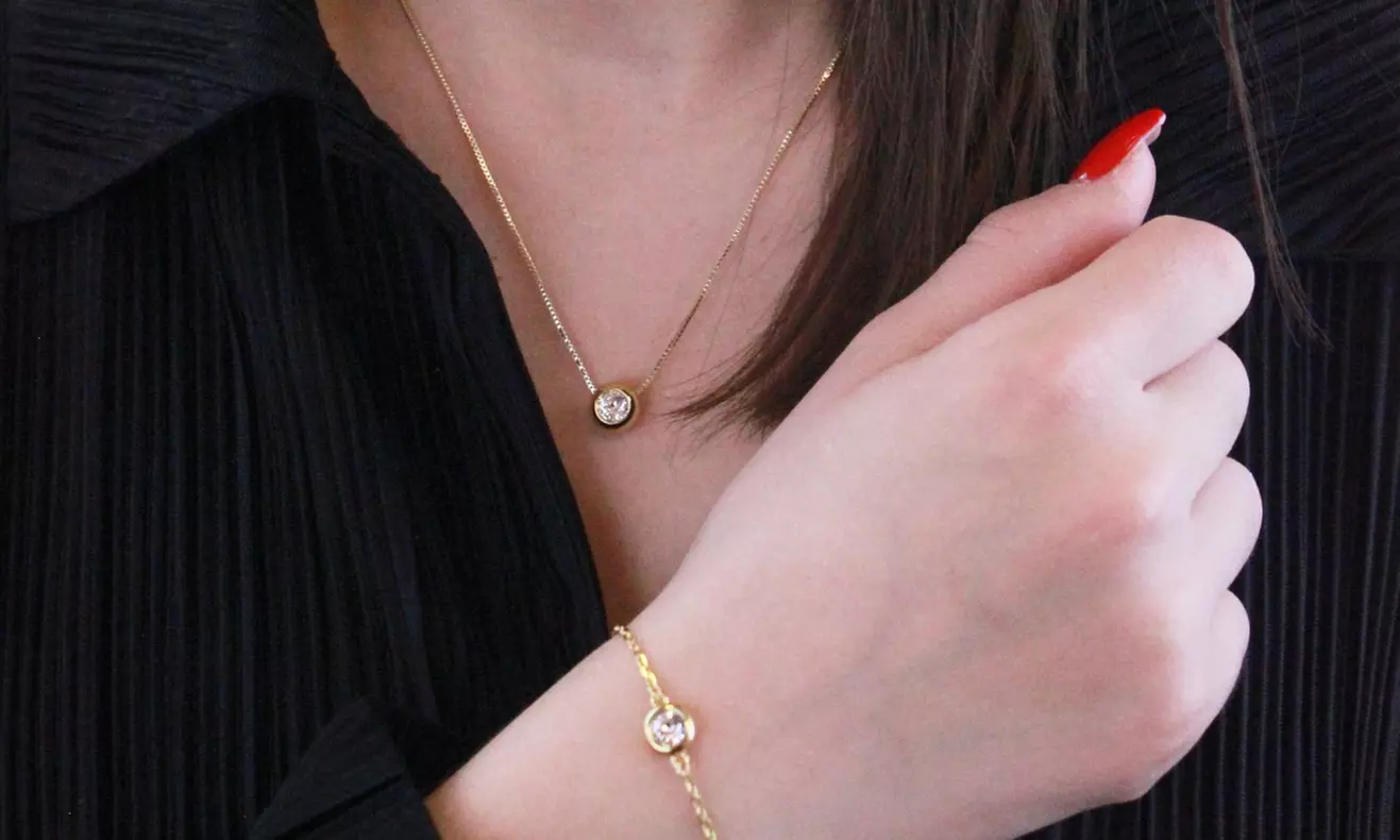 Collane, orecchini e bracciali con cristalli