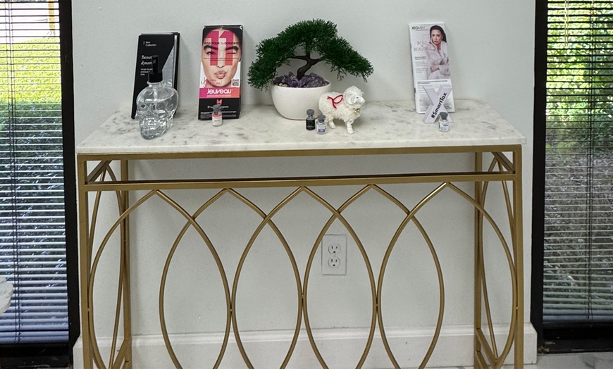 Image 6: Rejuvenate Your Look with 20 or 40 Units of Juveau