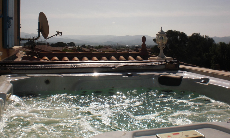 Image 1: Privatisation d'un bain à remous au SPA de la Villa du Soleil