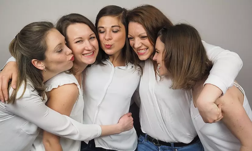 Shooting anniversaire ou enterrement de vie de jeunesse avec Stephanie Rousselle - Image 2