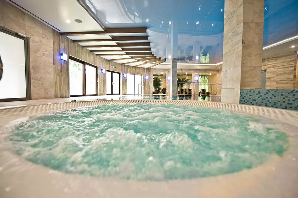 Zabiegi na twarz i ciało oraz nielimitowane wejście na basen