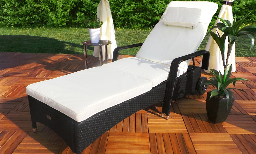 Image 2: Rattan-Effect Garden Lounger